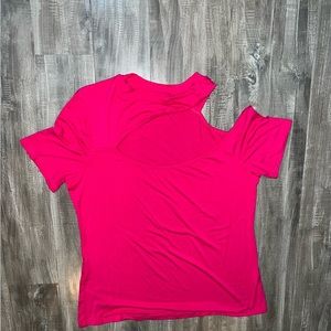 Fitted neon pink tee